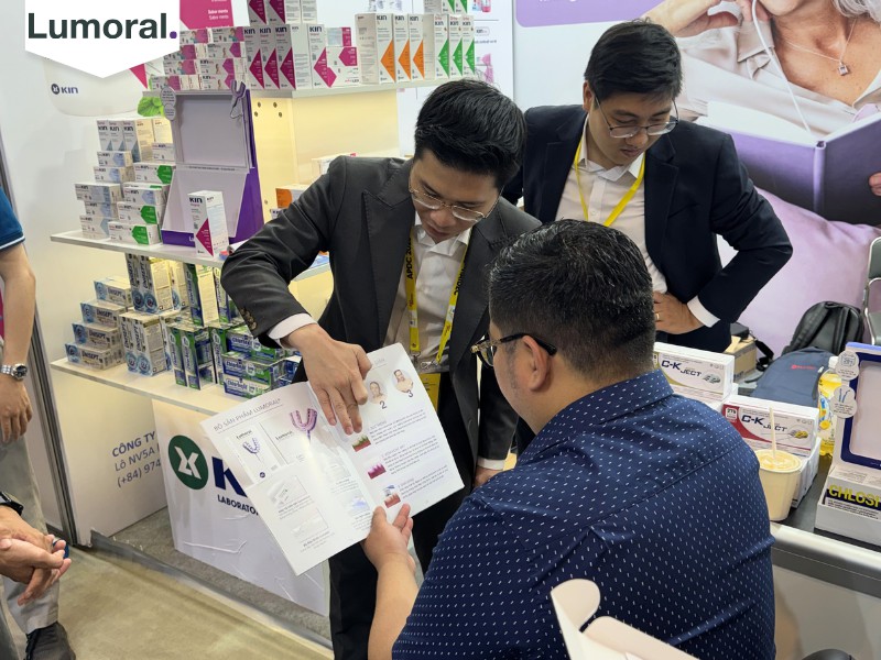 Ông Nguyễn Vũ Lam chia sẽ thông tin công dụng của Lumoral khi sử dụng cho bệnh nhân