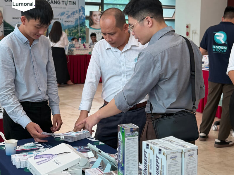 Tư vấn thông tin sản phẩm tới bác sĩ